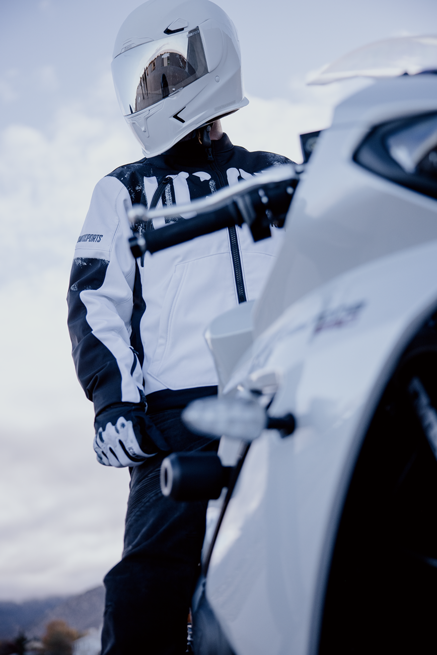 ICON Airframe Pro™ Helmet - Solid - Gloss White - Large 0101-19191